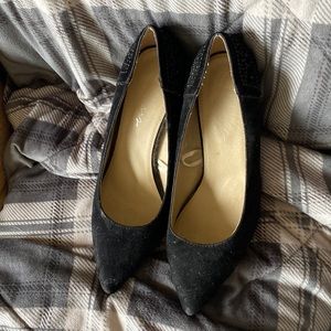 Size 7 women’s black high heel